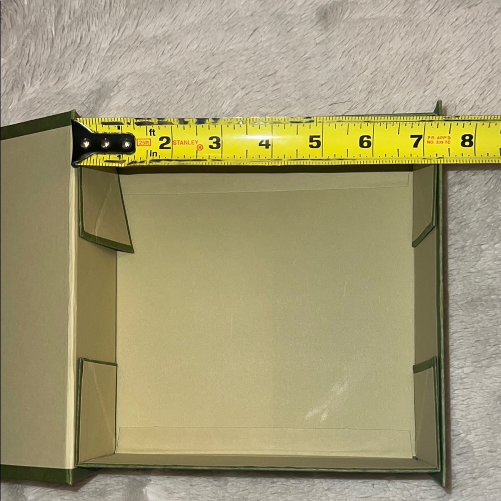 Gucci Green Patterned Magnetic Box - Picture 5 of 7